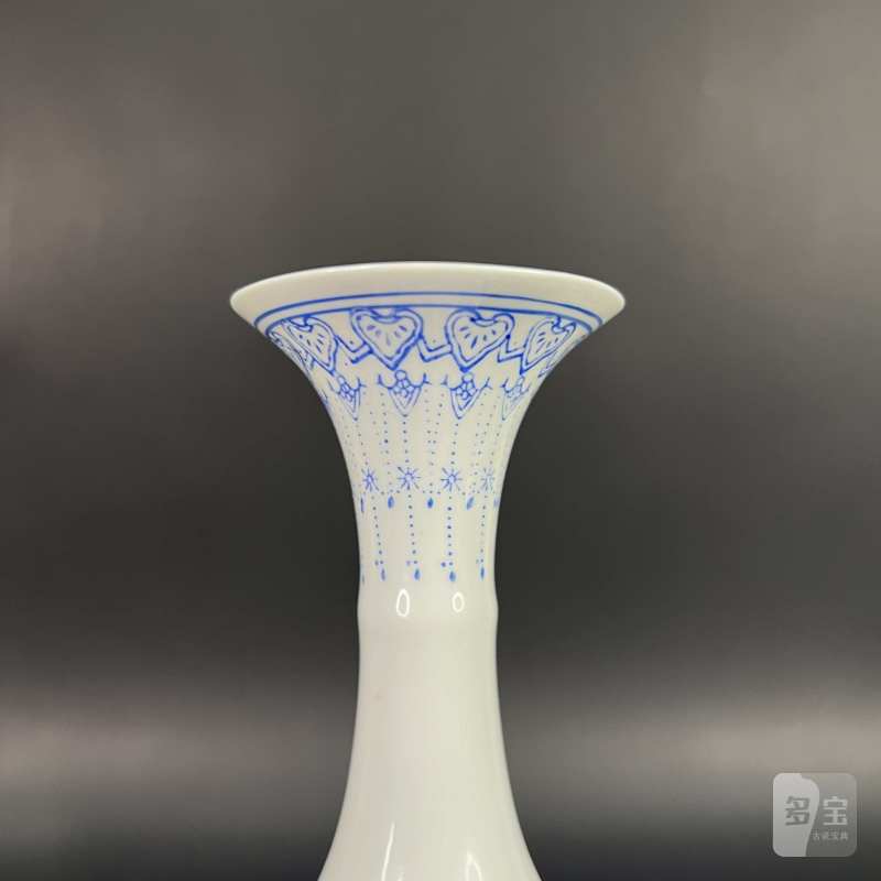二十世纪六十年代 青花粉彩花鸟纹柳叶瓶 - 图6